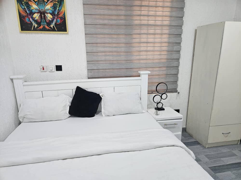Modern 2-Bedroom Apartment in Ashale Botwe, Accra — Nightly Stay